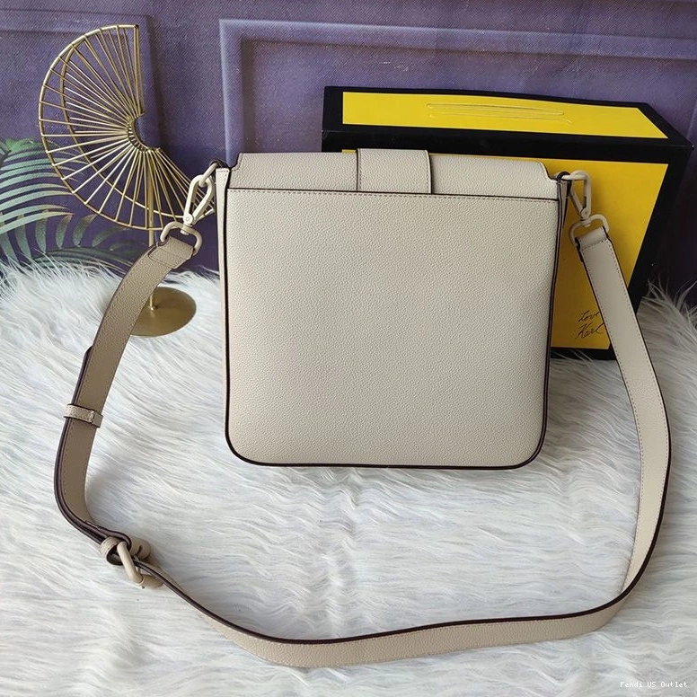 Vintage HOT In Leather Medium Baguette Cuoio Beige Romano Fendi Messenger 0820